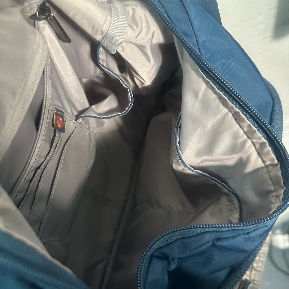 Lewis N. Clark Blue and Beige Inside Secura Anti-Theft Messenger Bag EUC - Picture 9 of 10